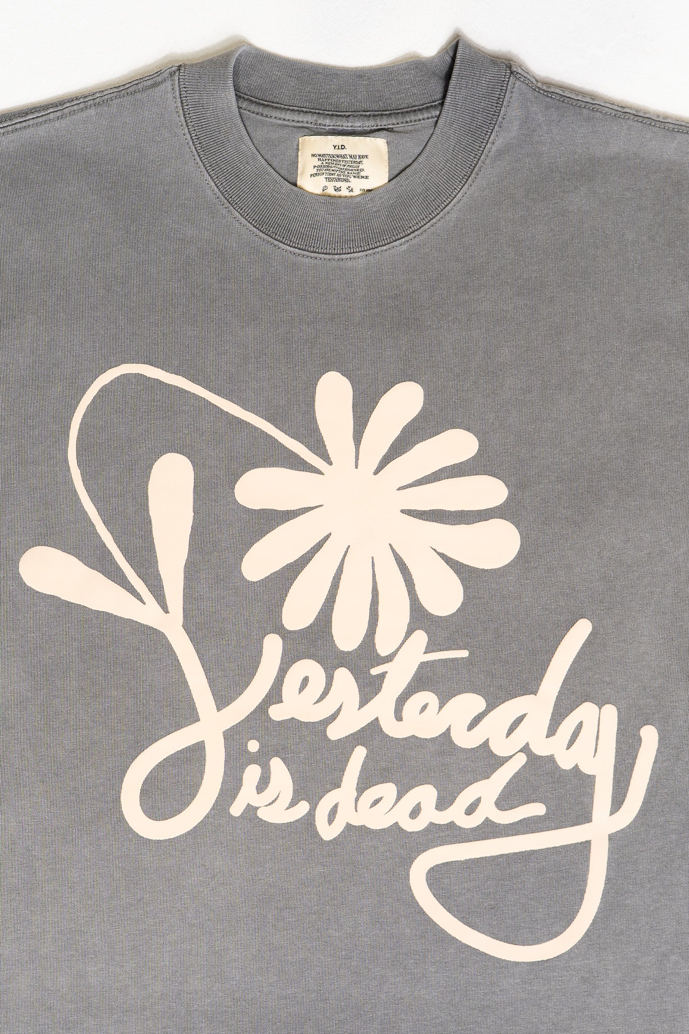 COROLLA TEE GREY