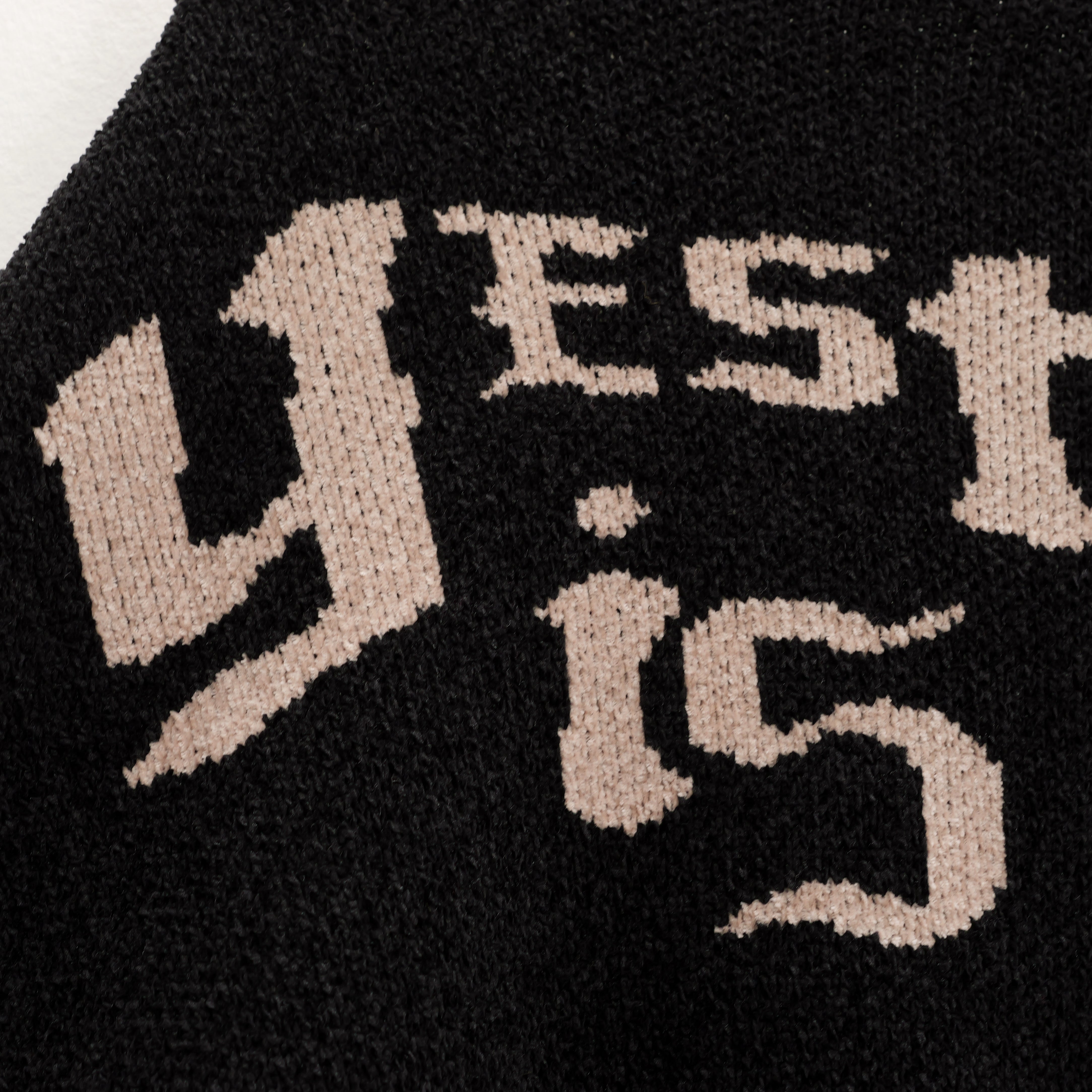 OLD ENGLISH KNIT SWEATER BLACK | Yesterday is Dead